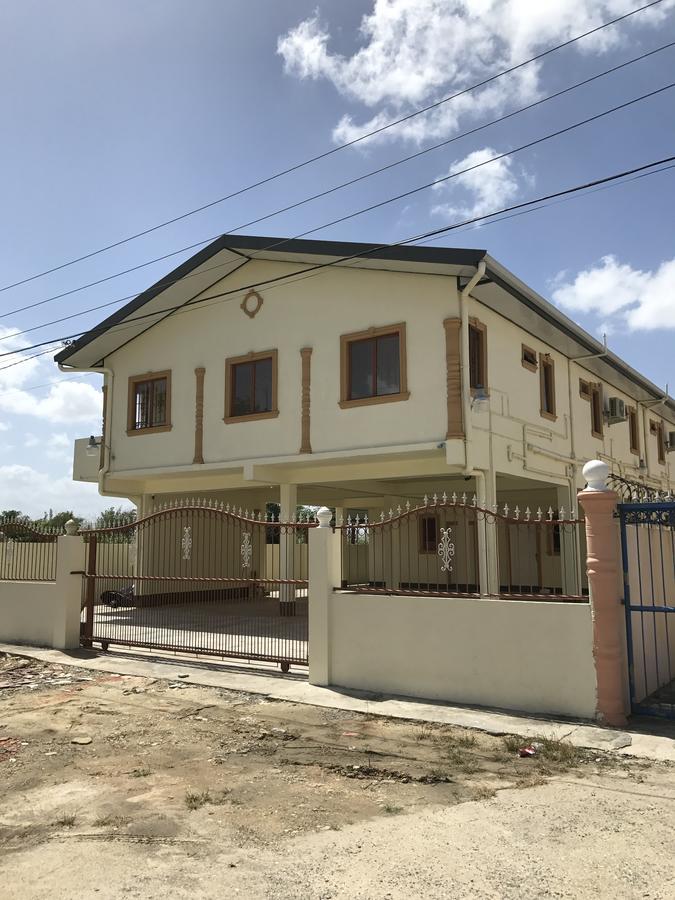 Studio 27 Inn Piarco Kültér fotó